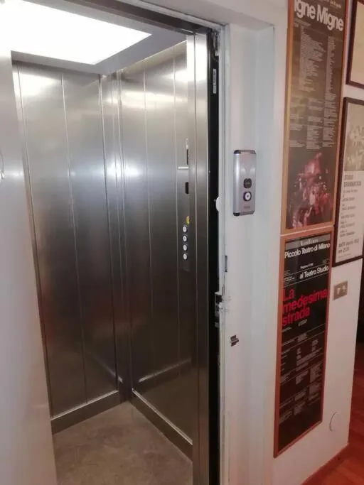 رومانتيكو اتتيكو كون ترراززو ين كنترو — صورة 4