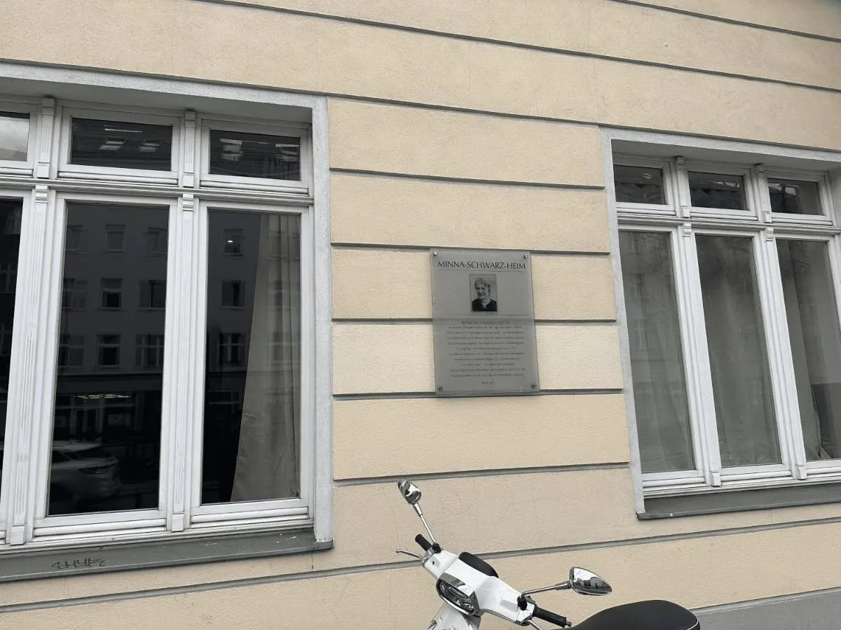 لاكجري ين وف برلين ميتت — صورة 4