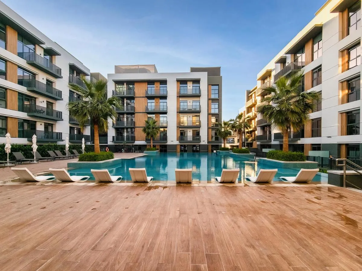 بيلغرافيا سقواري, جميرا فيللاغي سيرسلي - دبي، الإمارات