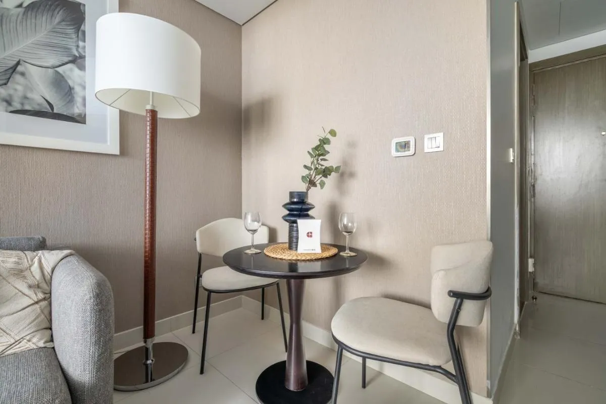 ⁨GuestReady - Stylish studio with Dubai Canal view⁩ — صورة 7