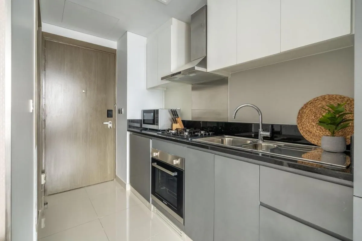 ⁨GuestReady - Stylish studio with Dubai Canal view⁩ — صورة 10