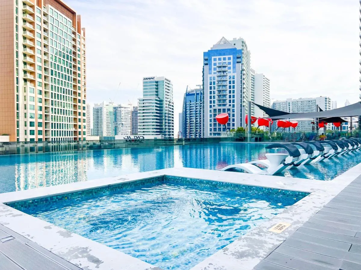 ⁨MAG318, Modern Studio Apartment with Great Amenities and Canal View, 5min Walk to Dubai Mall⁩ — صورة 21