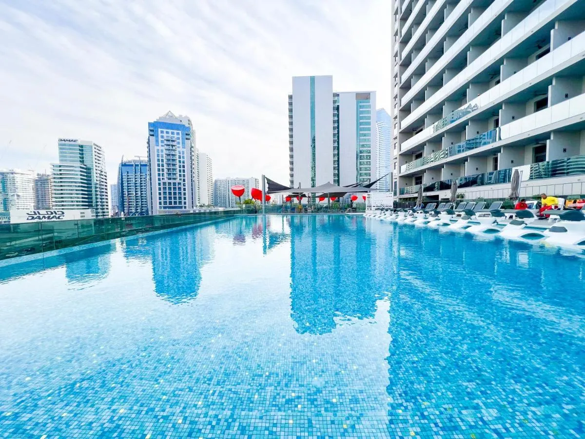 ⁨MAG318, Modern Studio Apartment with Great Amenities and Canal View, 5min Walk to Dubai Mall⁩ — صورة 28
