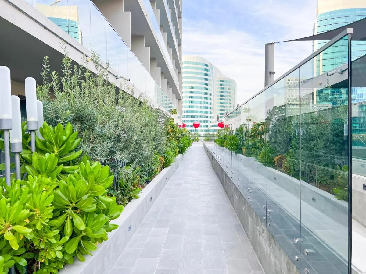 ⁨MAG318, Modern Studio Apartment with Great Amenities and Canal View, 5min Walk to Dubai Mall⁩ — صورة 37