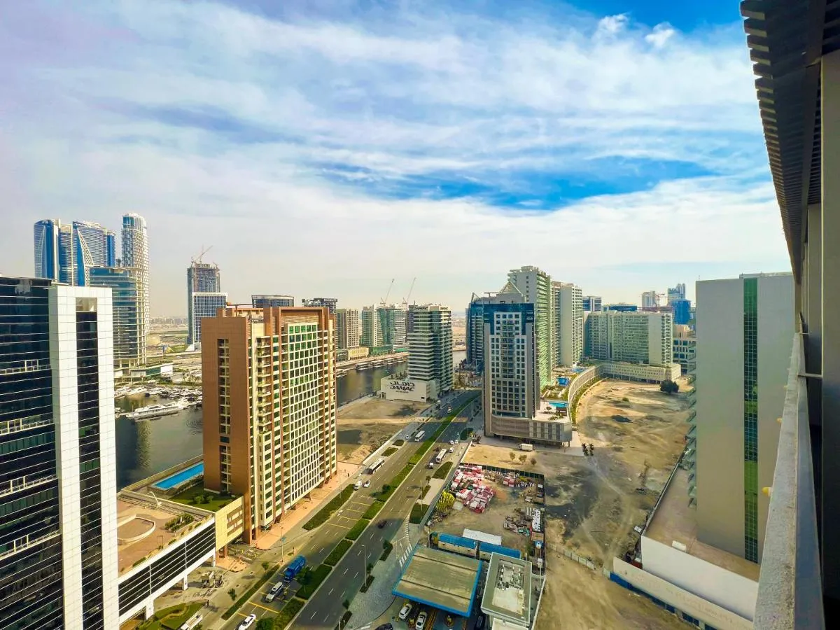⁨MAG318, Modern Studio Apartment with Great Amenities and Canal View, 5min Walk to Dubai Mall⁩ — صورة 39