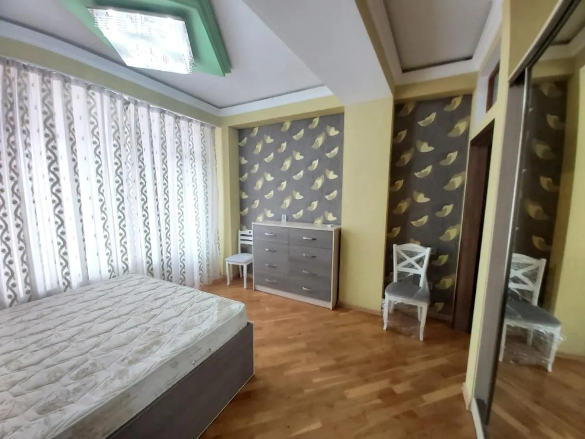 ولد سيتي نيفتانيكي افينوي - باكو، أذربيجان