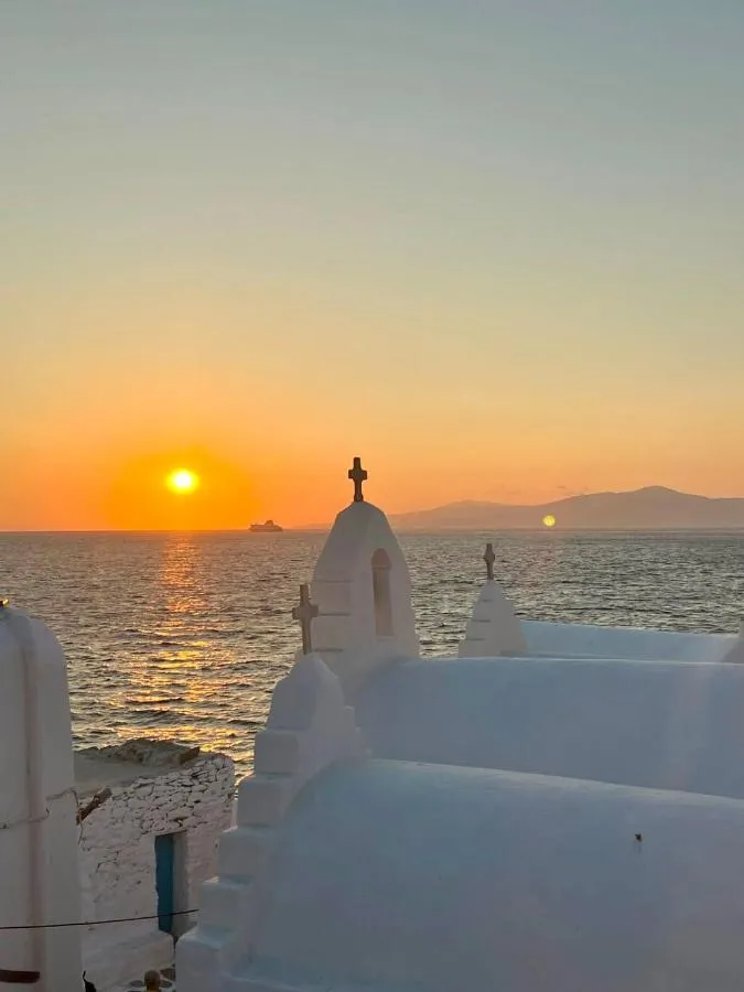 ⁨ميكونيان ليتل فينيس إليت سويتس⁩ — صورة 8