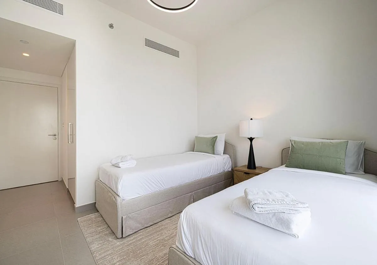 ⁨Luxury 2 BR Apartment, 5 Mins to Dubai Mall with Amazing view in DownTown Views 2⁩ — صورة 17