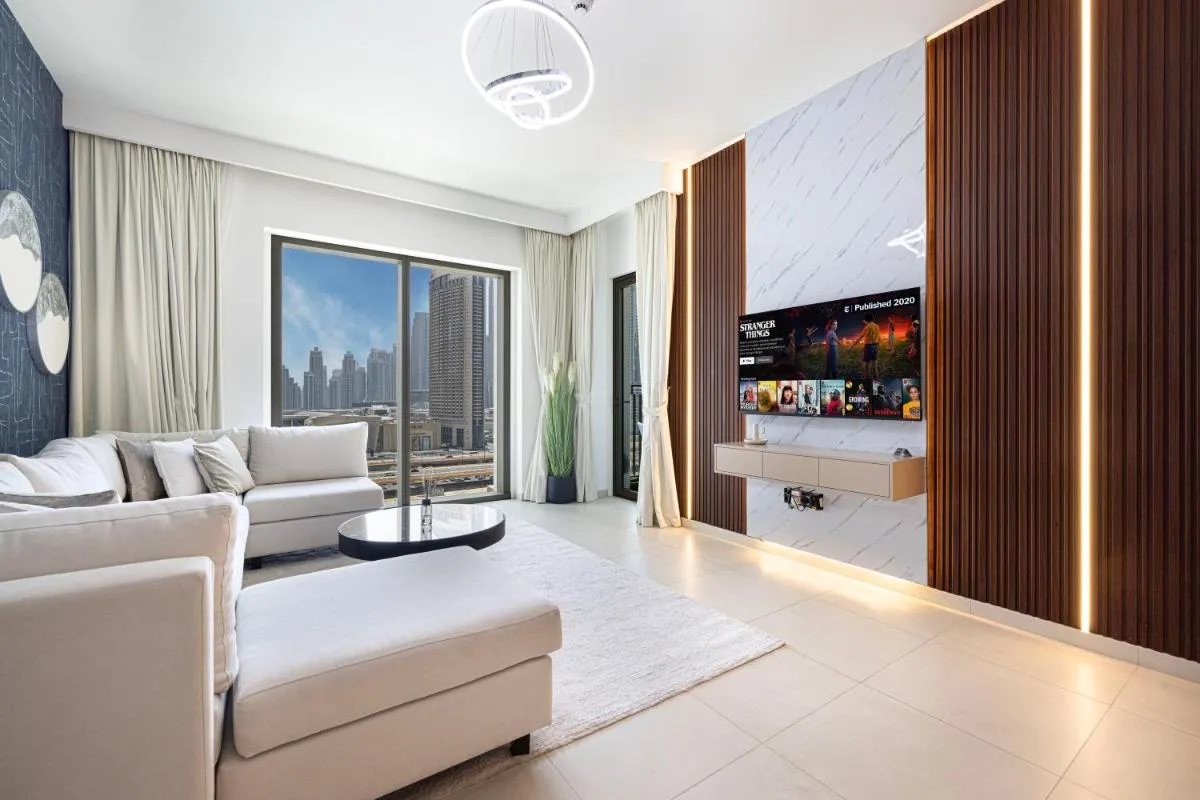 ⁨FULL Burj Khalifa view 2BR with Dubai Mall connection in Downtown⁩ — صورة 2