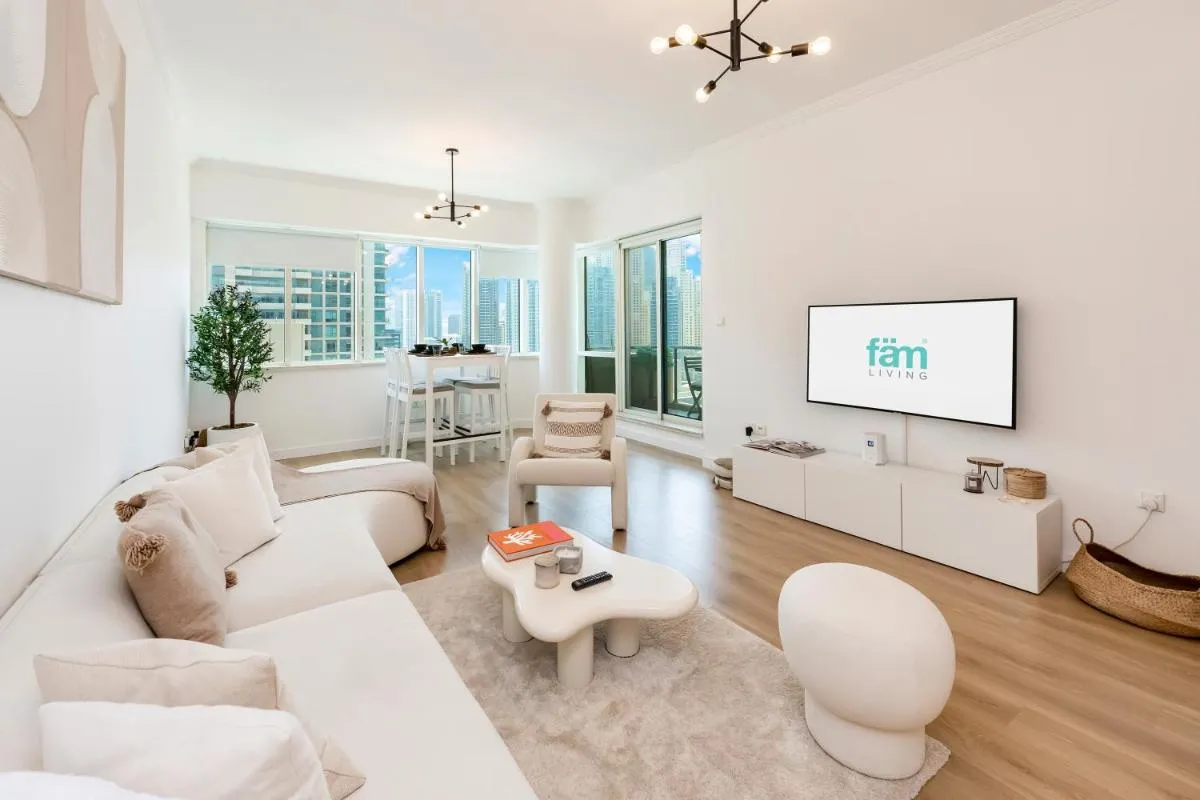 FAM Living - Panoramic Dubai Marina View apartment
