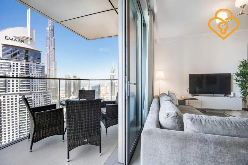 ⁨Keysplease 3 BR Burj View, Dubai Mall Access Boulevard Point Tower⁩ — صورة 3