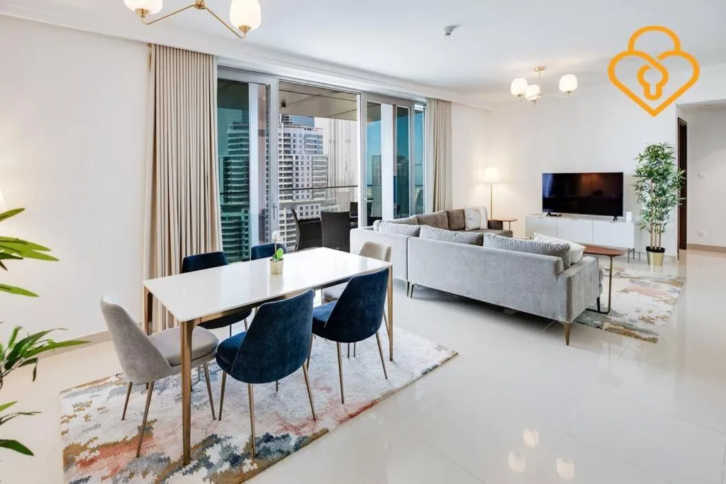 ⁨Keysplease 3 BR Burj View, Dubai Mall Access Boulevard Point Tower⁩ — صورة 4