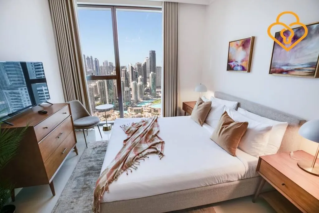⁨Keysplease 3 BR Burj View, Dubai Mall Access Boulevard Point Tower⁩ — صورة 7