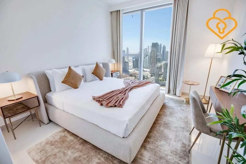 ⁨Keysplease 3 BR Burj View, Dubai Mall Access Boulevard Point Tower⁩ — صورة 12