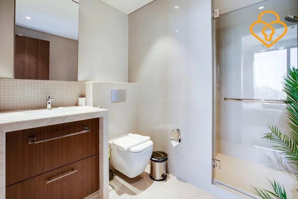 ⁨Keysplease 3 BR Burj View, Dubai Mall Access Boulevard Point Tower⁩ — صورة 23