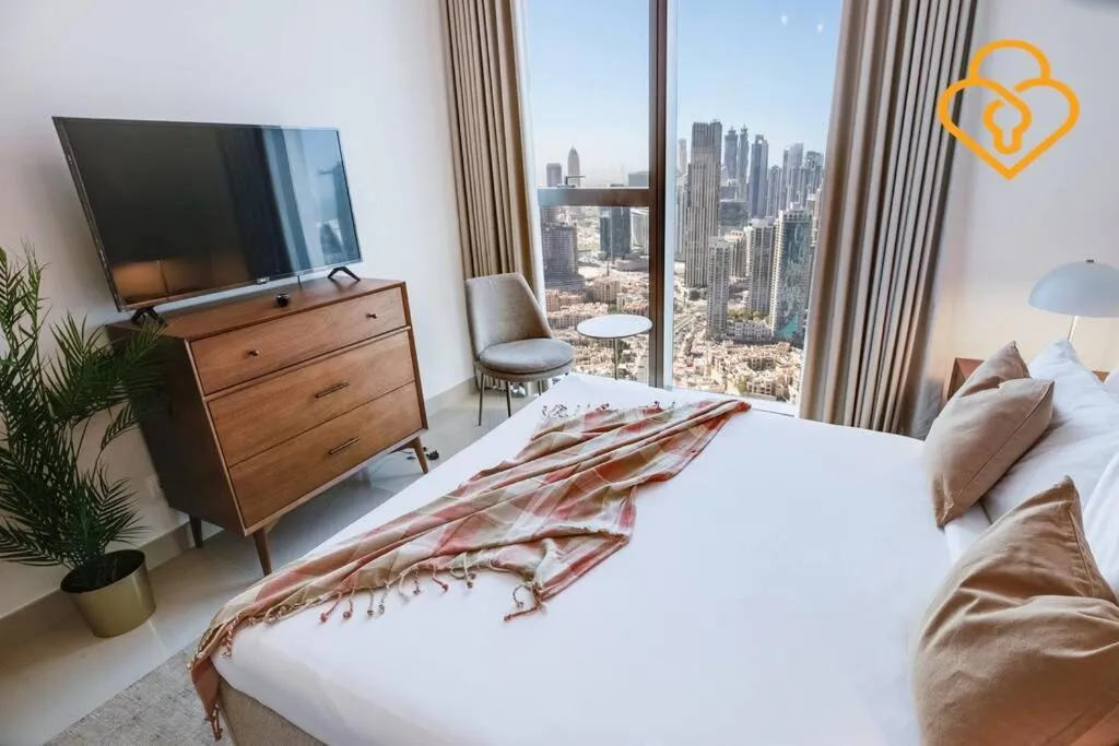 ⁨Keysplease 3 BR Burj View, Dubai Mall Access Boulevard Point Tower⁩ — صورة 27