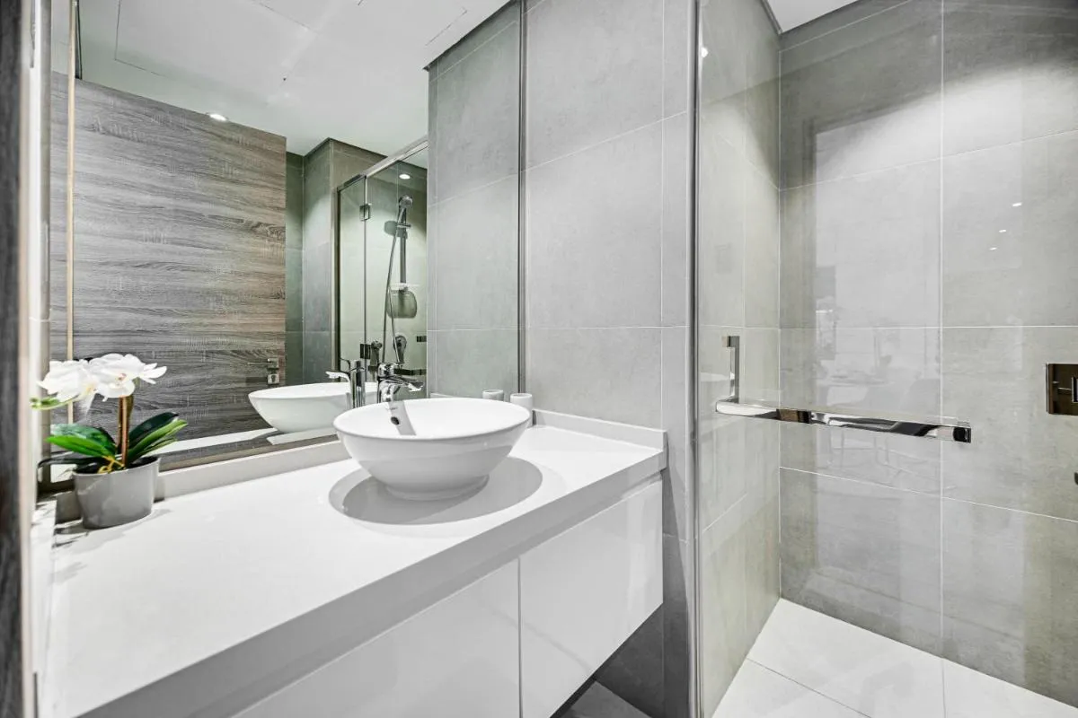 ⁨Cozy 2 bedroom apartment in Dubai Marina⁩ — صورة 23