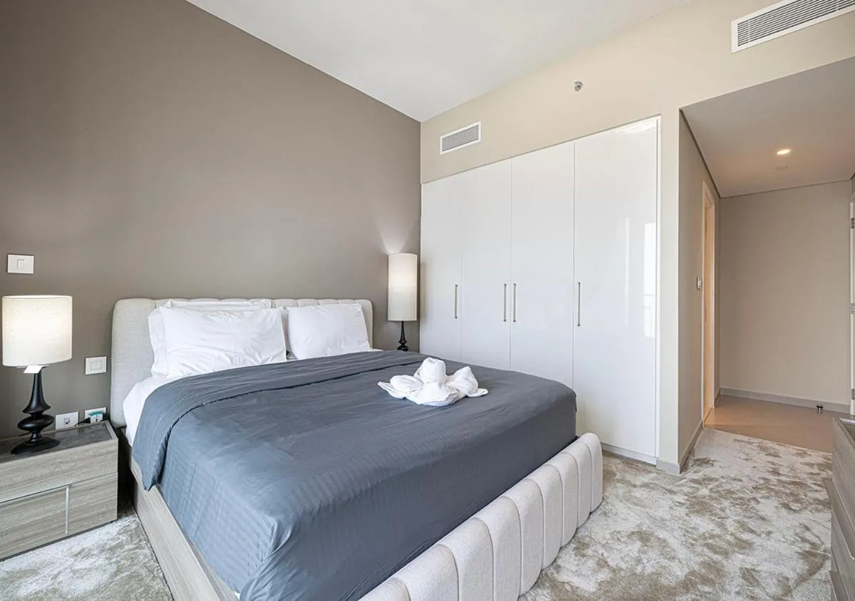 ⁨Luxury 2 BR Apartment, 5 Mins to Dubai Mall with Amazing view in DownTown Views 2⁩ — صورة 30
