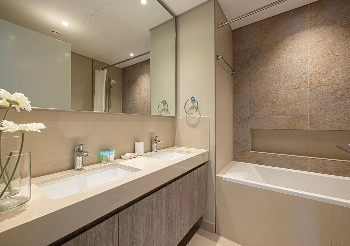 ⁨Luxury 2 BR Apartment, 5 Mins to Dubai Mall with Amazing view in DownTown Views 2⁩ — صورة 6