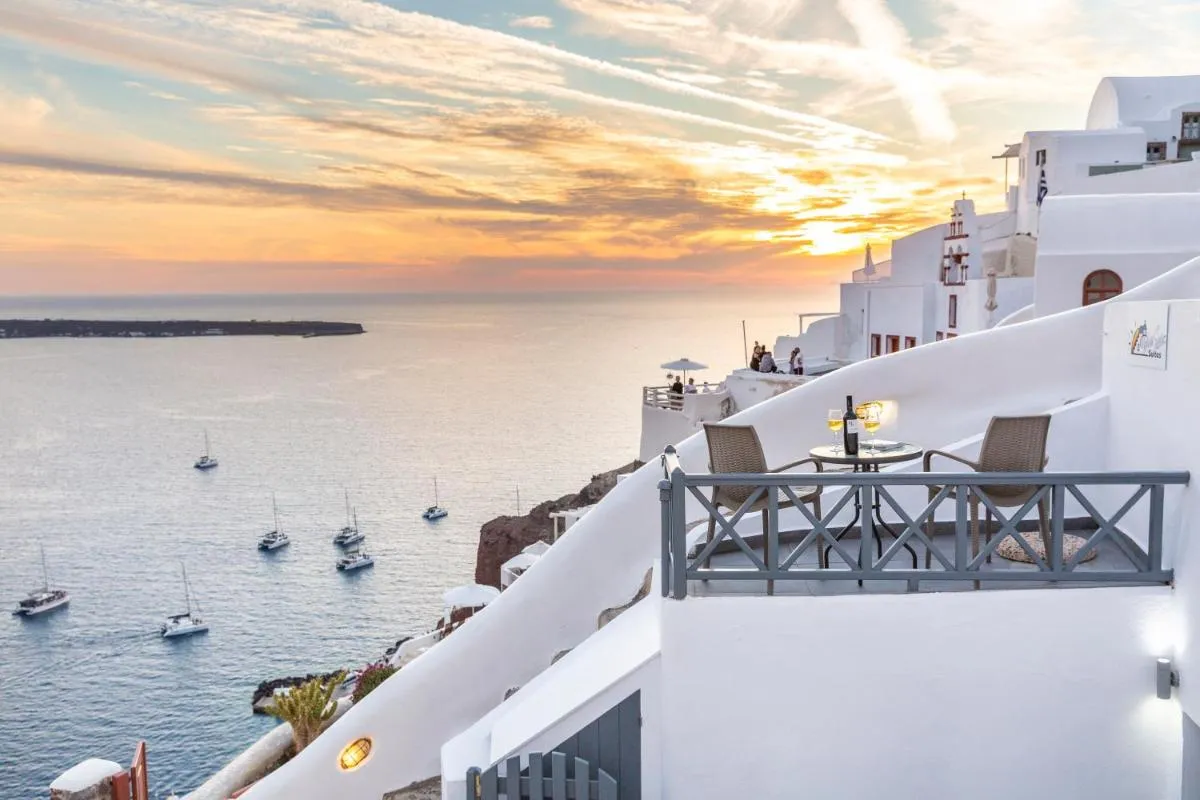 وايت سايد سويتس - سانتوريني، اليونان