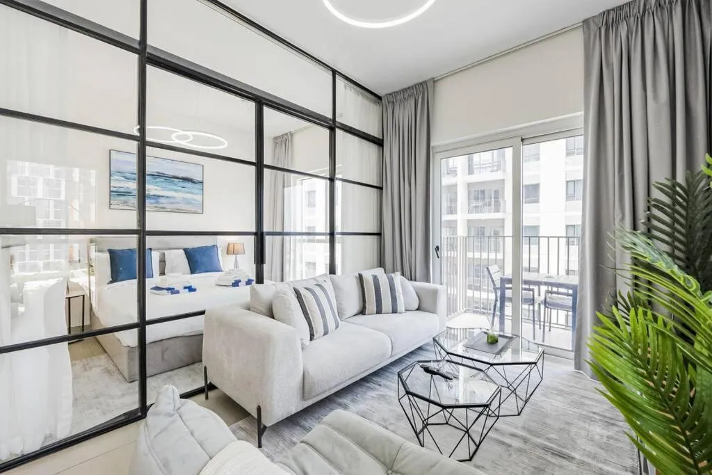 Luxury at Socio Dubai Hills, 2 Beds, Sleeps 4 - DVH Holiday Homes