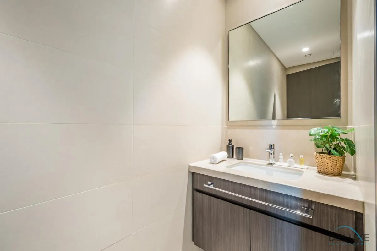 ⁨Charming 1BR Apartment in Downtown Views 1, Downtown Dubai by Deluxe Holiday Homes⁩ — صورة 16