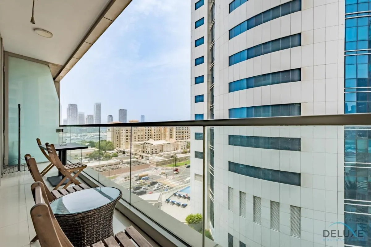 Charming 1BR Apartment at Ocean Heights Dubai Marina by Deluxe Holiday Homes — صورة 3