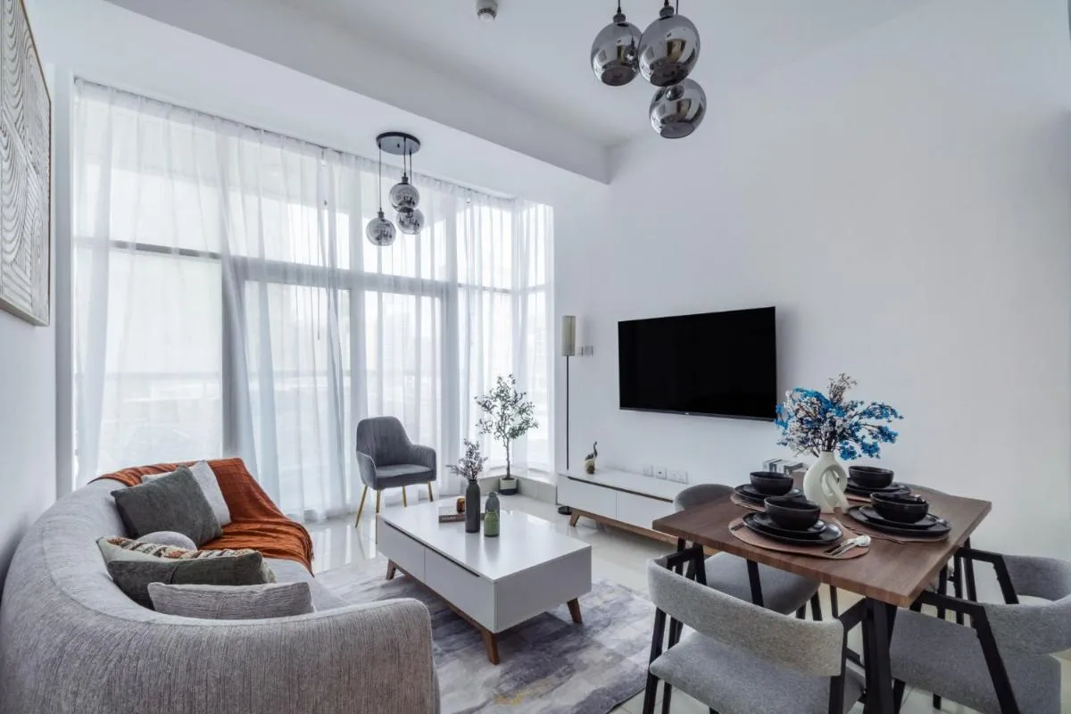 ShoresInn - Chic Waterfront Living in Dubai Marina