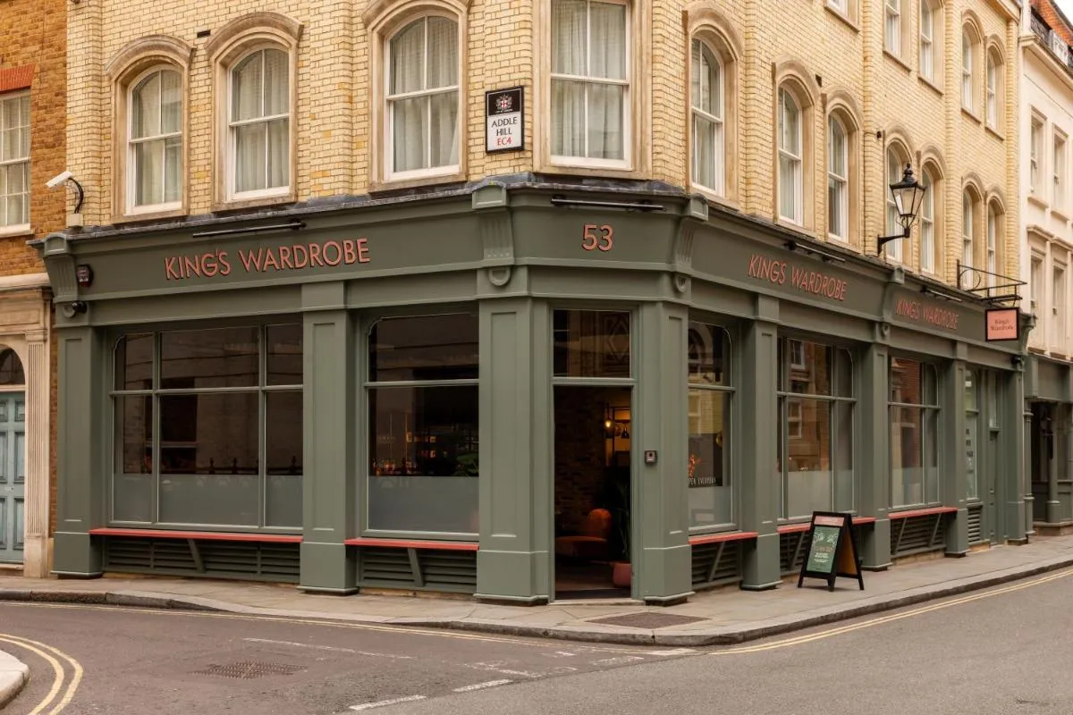 ناتيف كينغز واردروب سانت بولس لندن — صورة 2