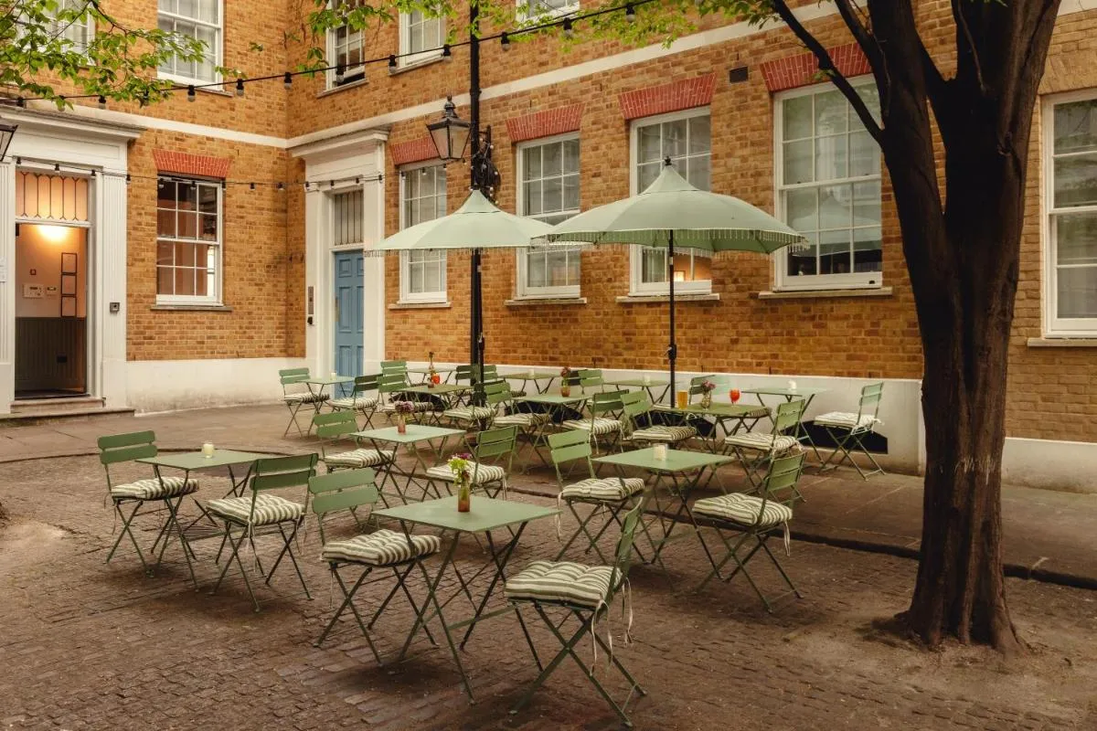 ناتيف كينغز واردروب سانت بولس لندن — صورة 4