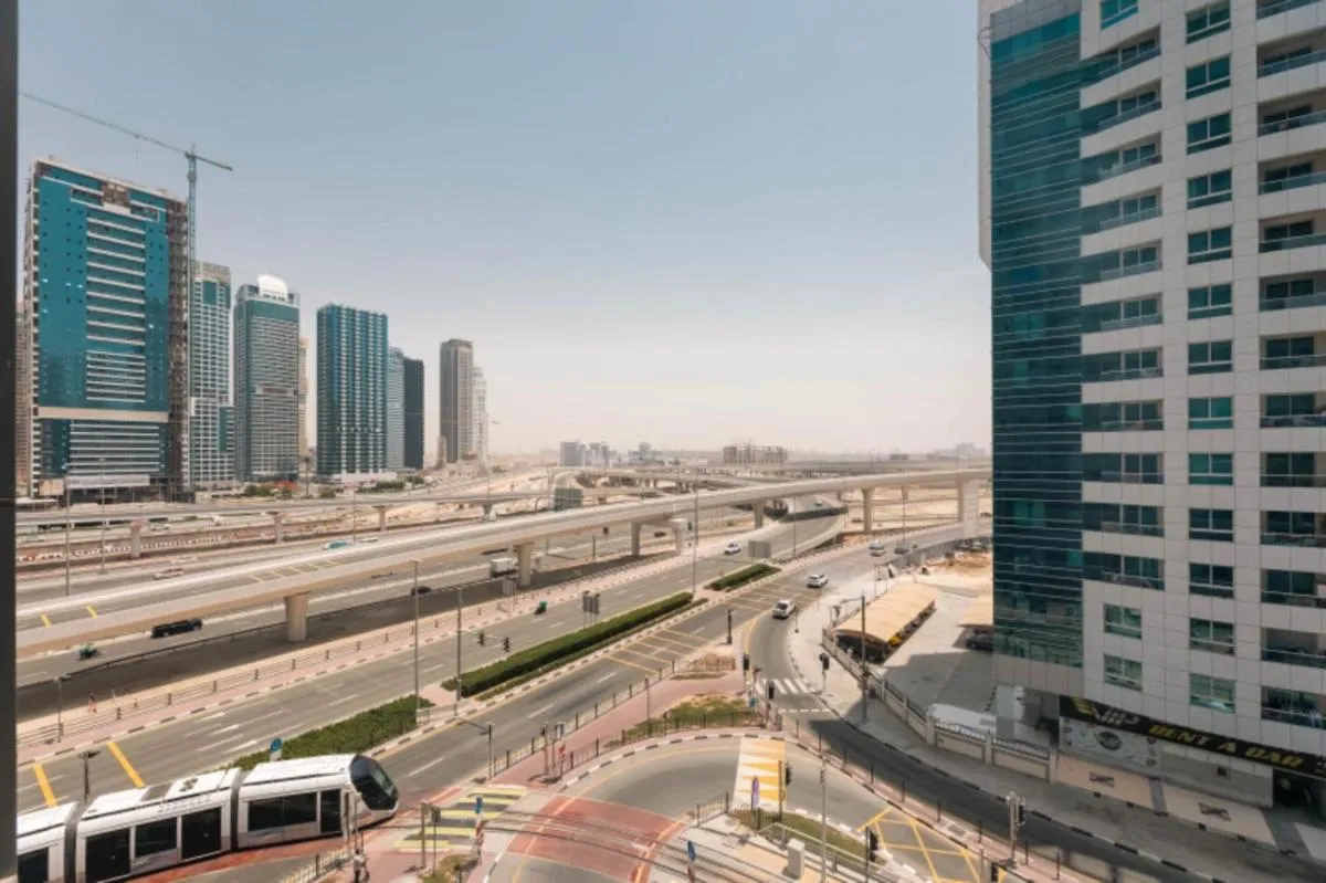 Skyline Studio Apartment with Balcony in Dubai Marina — صورة 4