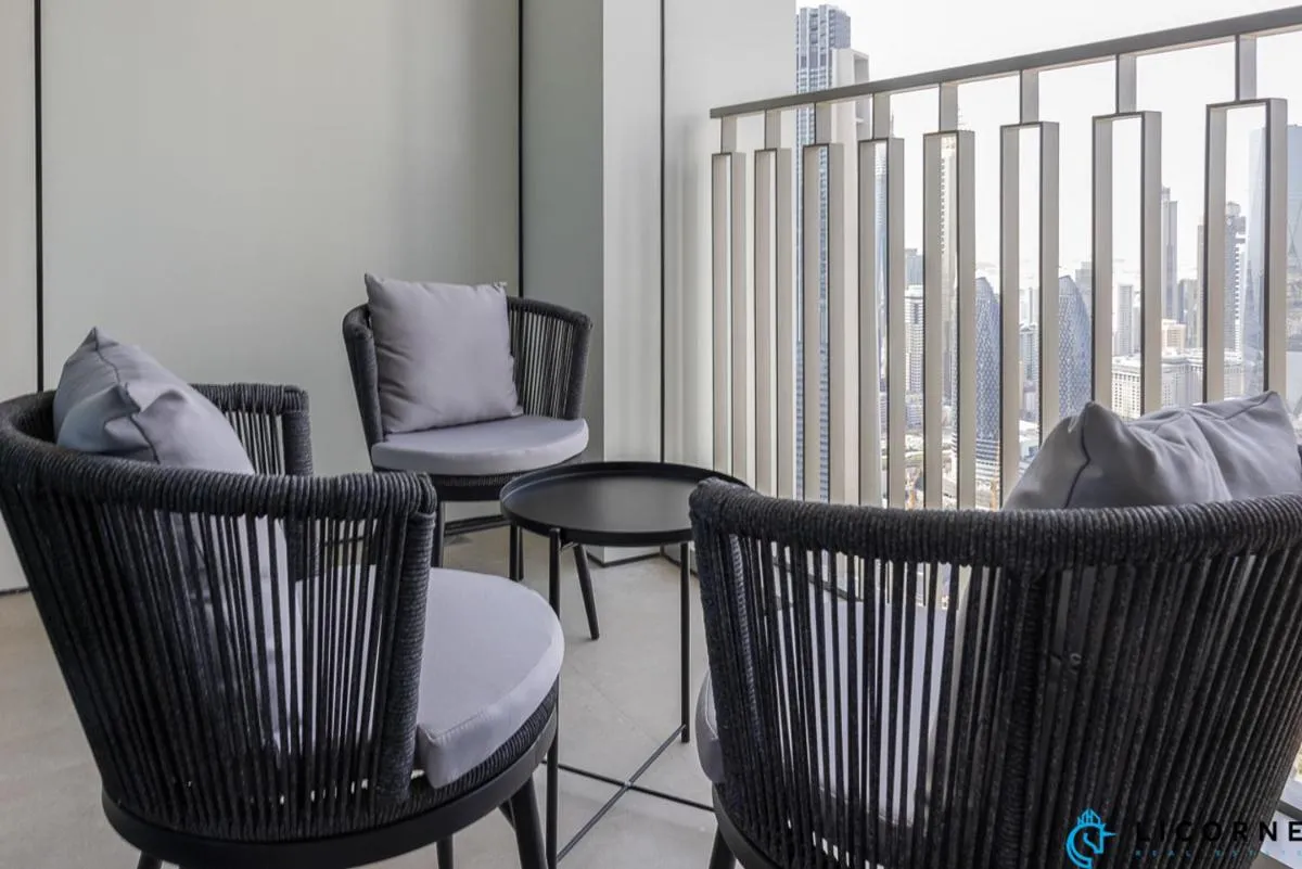 ⁨Top Floor Urban Oasis Steps from Dubai Mall - 1BR Apartment in Downtown Views ll, Tower 1⁩ — صورة 9