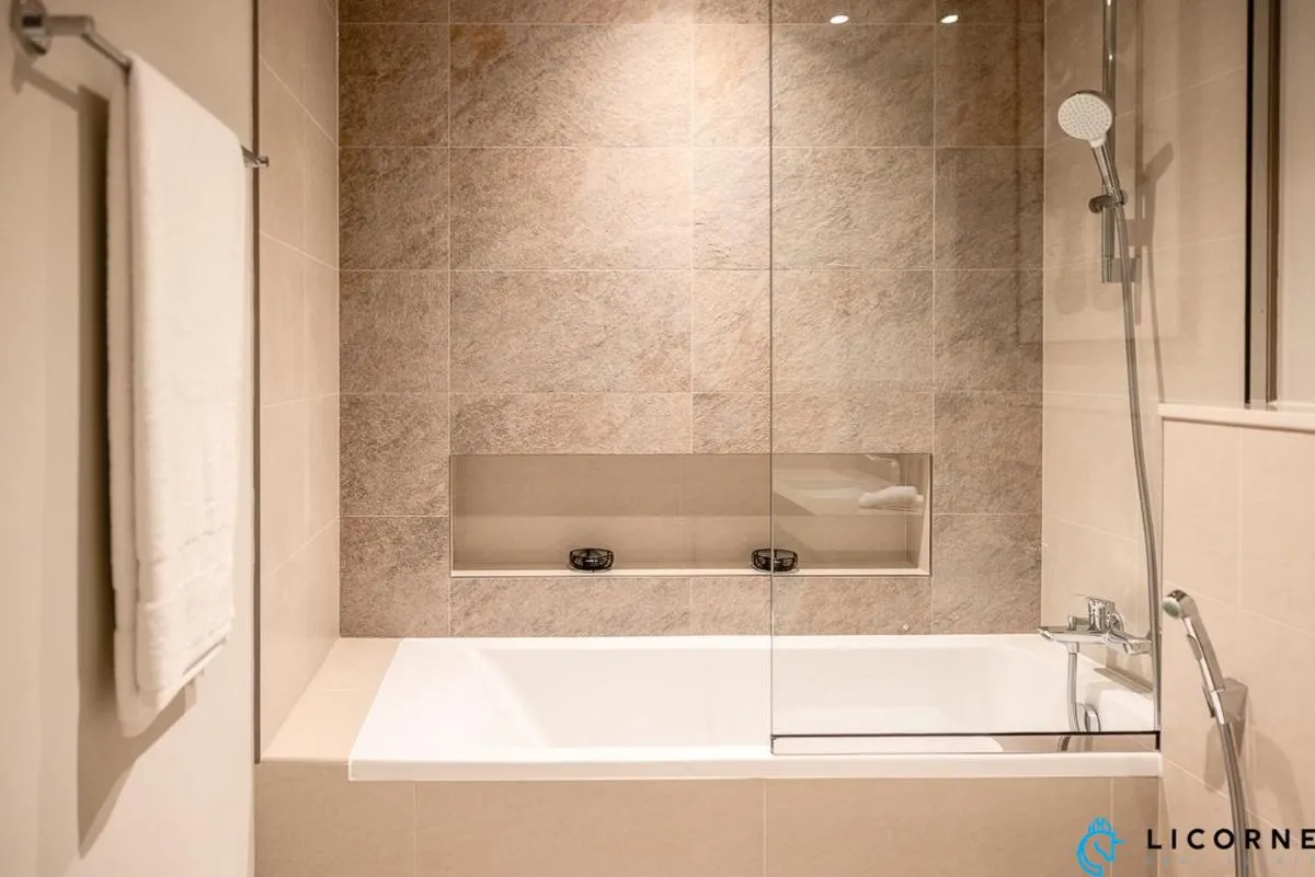 ⁨New Stylish 1BR Apartment, Next to Dubai Mall - Downtown Views ll, Tower 3⁩ — صورة 28