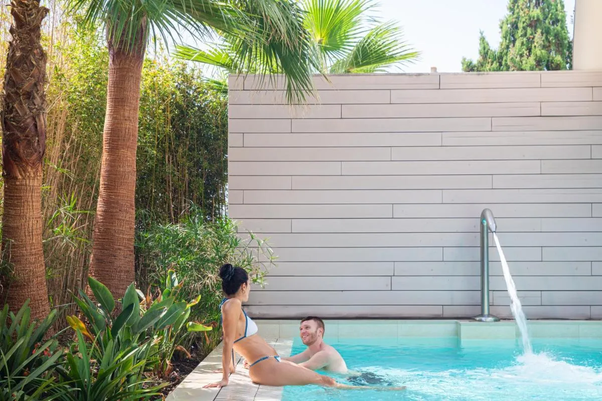 جس بالما ستاي ادولتس ونلي - مايوركا، إسبانيا