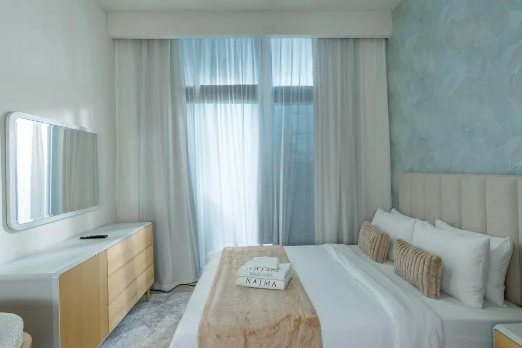 ⁨Nasma Luxury Stays - Dreamy Getaway Unwind in a Modern Dubai Studio⁩ — صورة 2