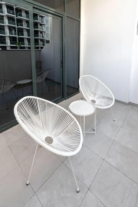 ⁨Nasma Luxury Stays - Dreamy Getaway Unwind in a Modern Dubai Studio⁩ — صورة 3
