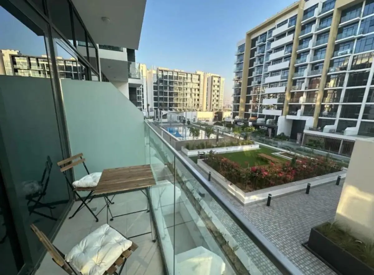 ⁨Dubai Galaxy in Azizi Riviera Luxury Studio⁩ — صورة 8