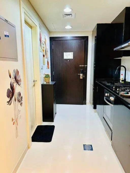 ⁨Cozy Hideaway-Damac Cour Jardin near Dubai Mall⁩ — صورة 10