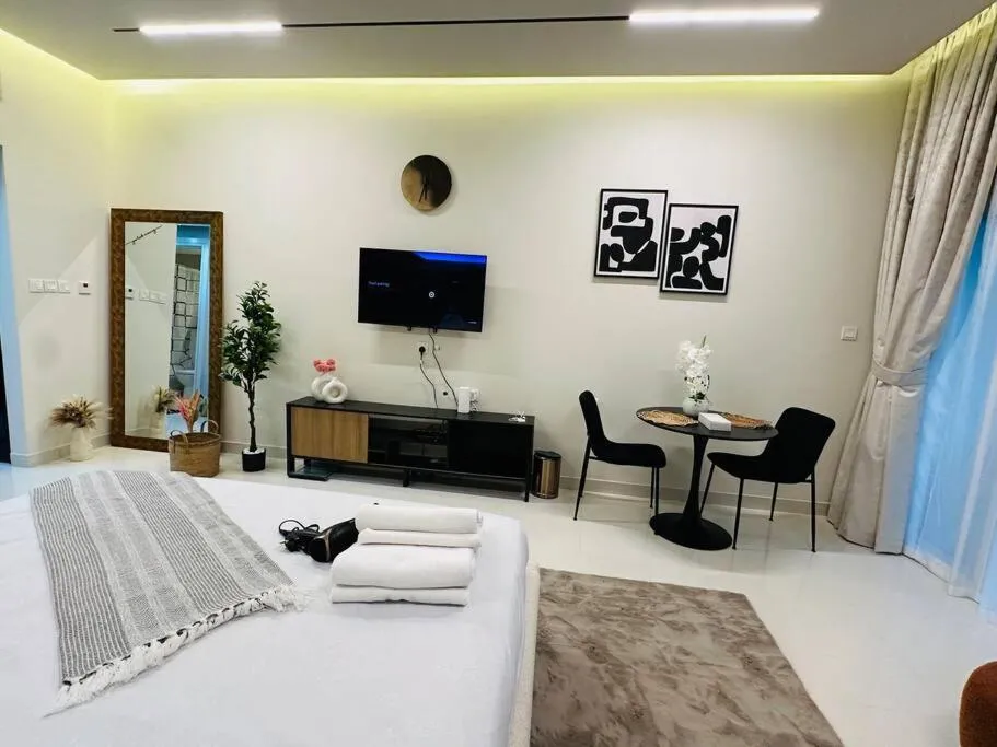 ⁨Cozy Hideaway-Damac Cour Jardin near Dubai Mall⁩ — صورة 12