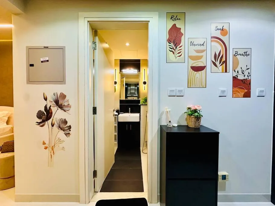 ⁨Cozy Hideaway-Damac Cour Jardin near Dubai Mall⁩ — صورة 16
