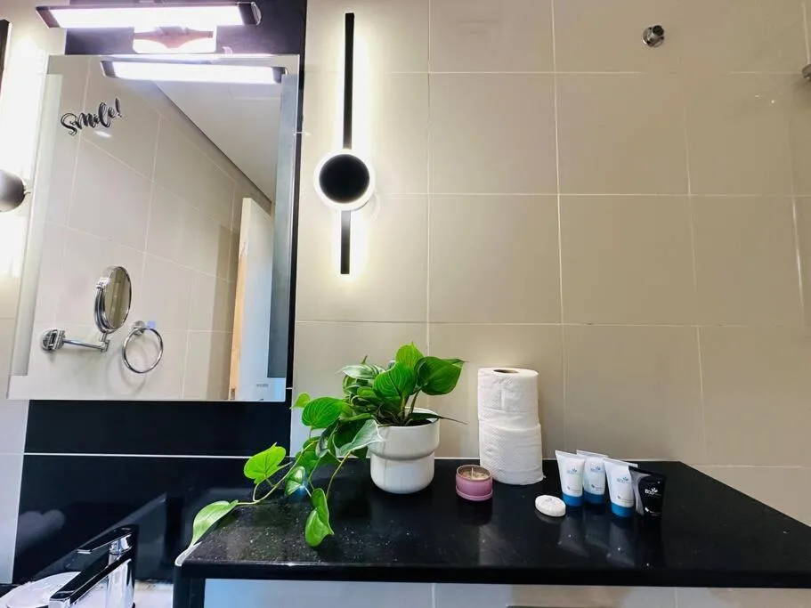 ⁨Cozy Hideaway-Damac Cour Jardin near Dubai Mall⁩ — صورة 17