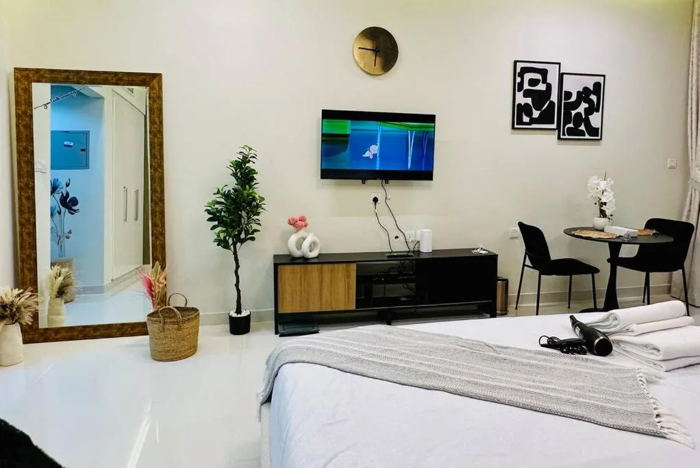 ⁨Cozy Hideaway-Damac Cour Jardin near Dubai Mall⁩ — صورة 28