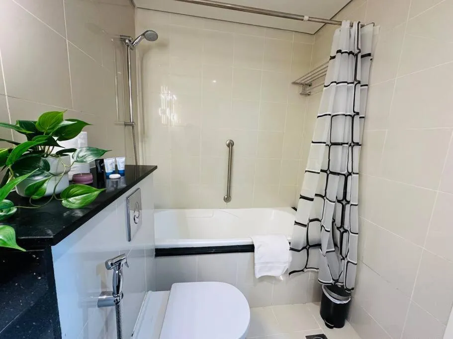 ⁨Cozy Hideaway-Damac Cour Jardin near Dubai Mall⁩ — صورة 49