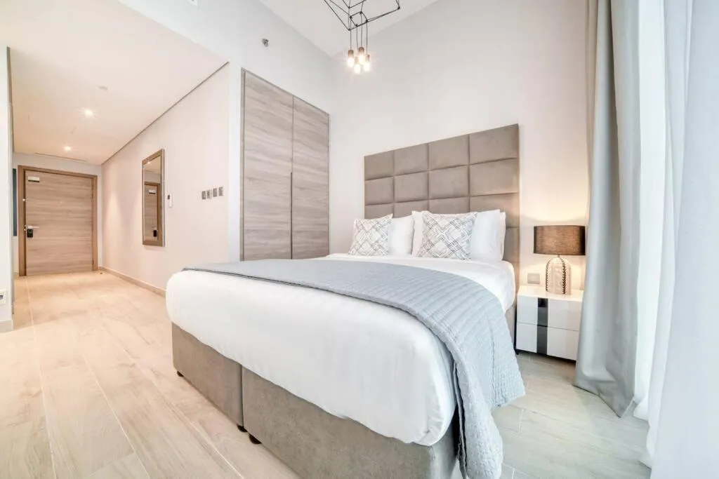 5 Mins to JBR Beach, Luxury Studio in Dubai Marina's Best Tower