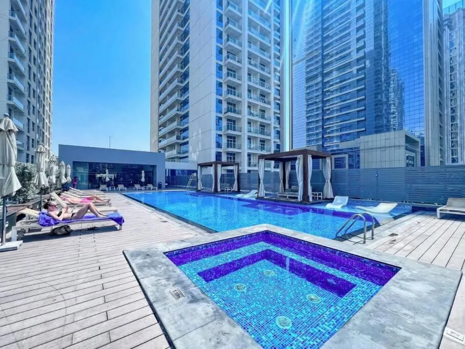 5 Mins to JBR Beach, Luxury Studio in Dubai Marina's Best Tower — صورة 2