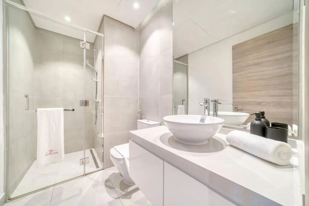 5 Mins to JBR Beach, Luxury Studio in Dubai Marina's Best Tower — صورة 3