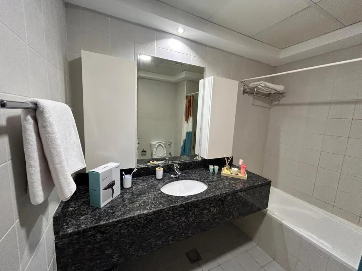 ⁨1BR in Mayfair tower Business bay! Burj views, close to Dubai mall⁩ — صورة 7