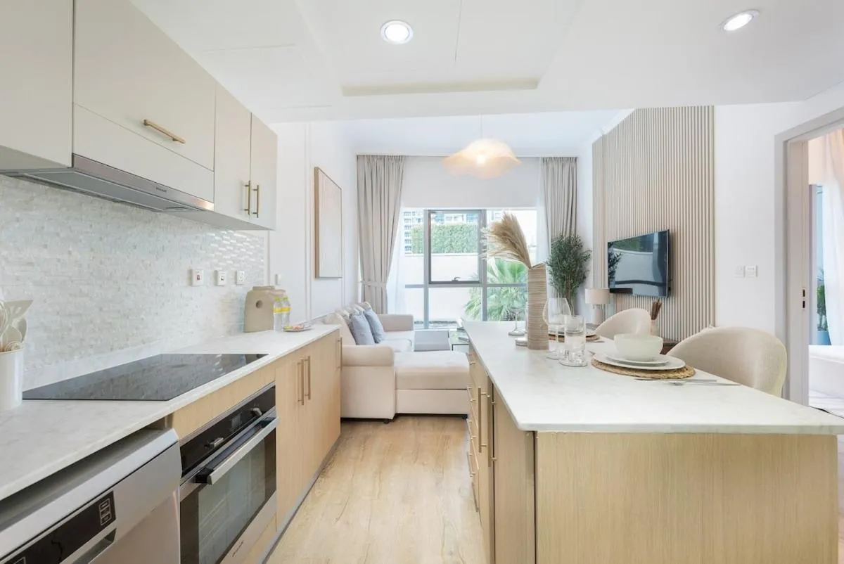Free housekeeping visits during your stay - StayShort - Stylish 1BR Urban Living in Dubai Marina — صورة 2