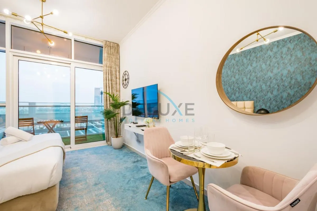 Chic Studio in Damac Hills Carson B, Dubailand by Deluxe Holiday Homes — صورة 4
