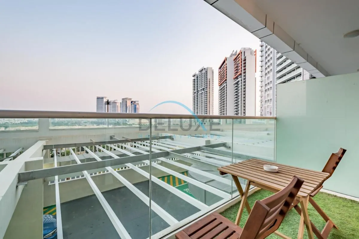 Chic Studio in Damac Hills Carson B, Dubailand by Deluxe Holiday Homes — صورة 2